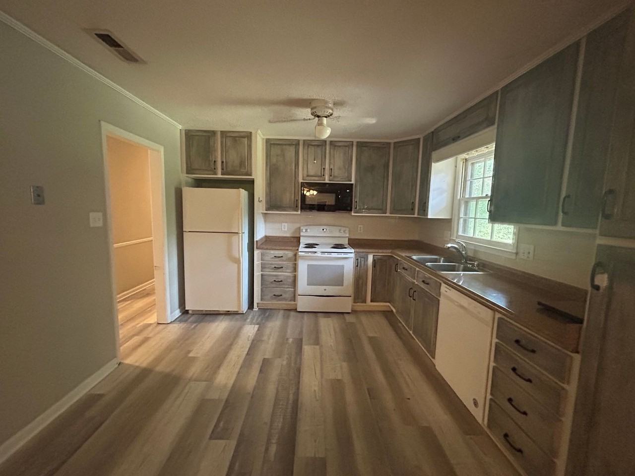 2203 Lasabre Ln Se - Photo 5 of 17