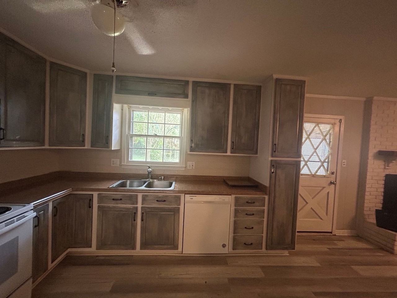 2203 Lasabre Ln Se - Photo 6 of 17