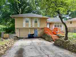 featured image of 1005 E 117th St