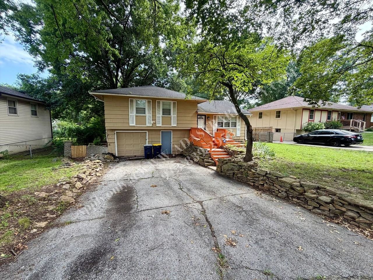 1005 E 117th St - Photo 2 of 28