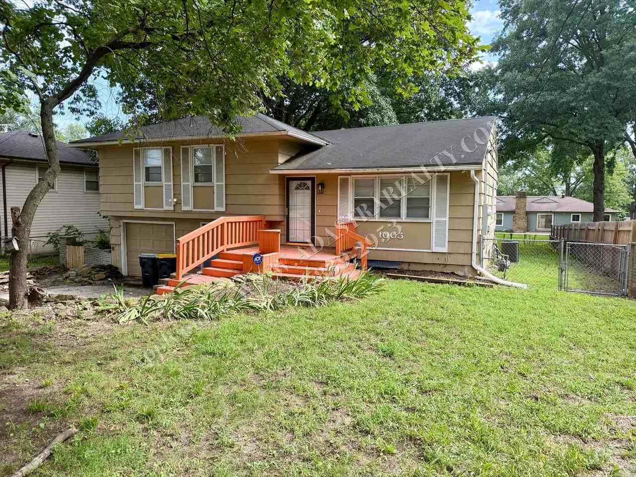 1005 E 117th St - Photo 4 of 28