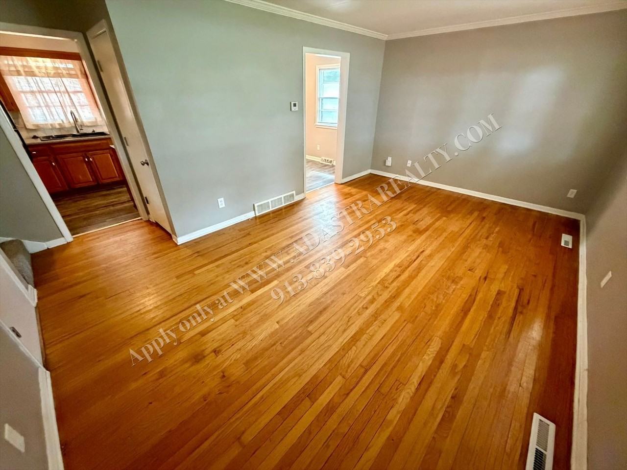 1005 E 117th St - Photo 5 of 28