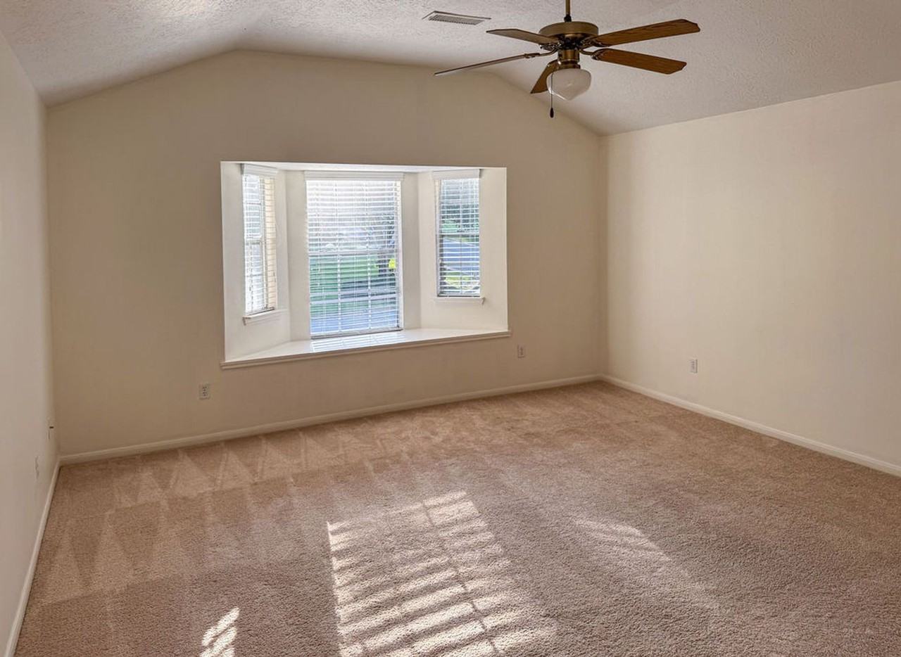 302 Inverness St - Photo 2 of 21