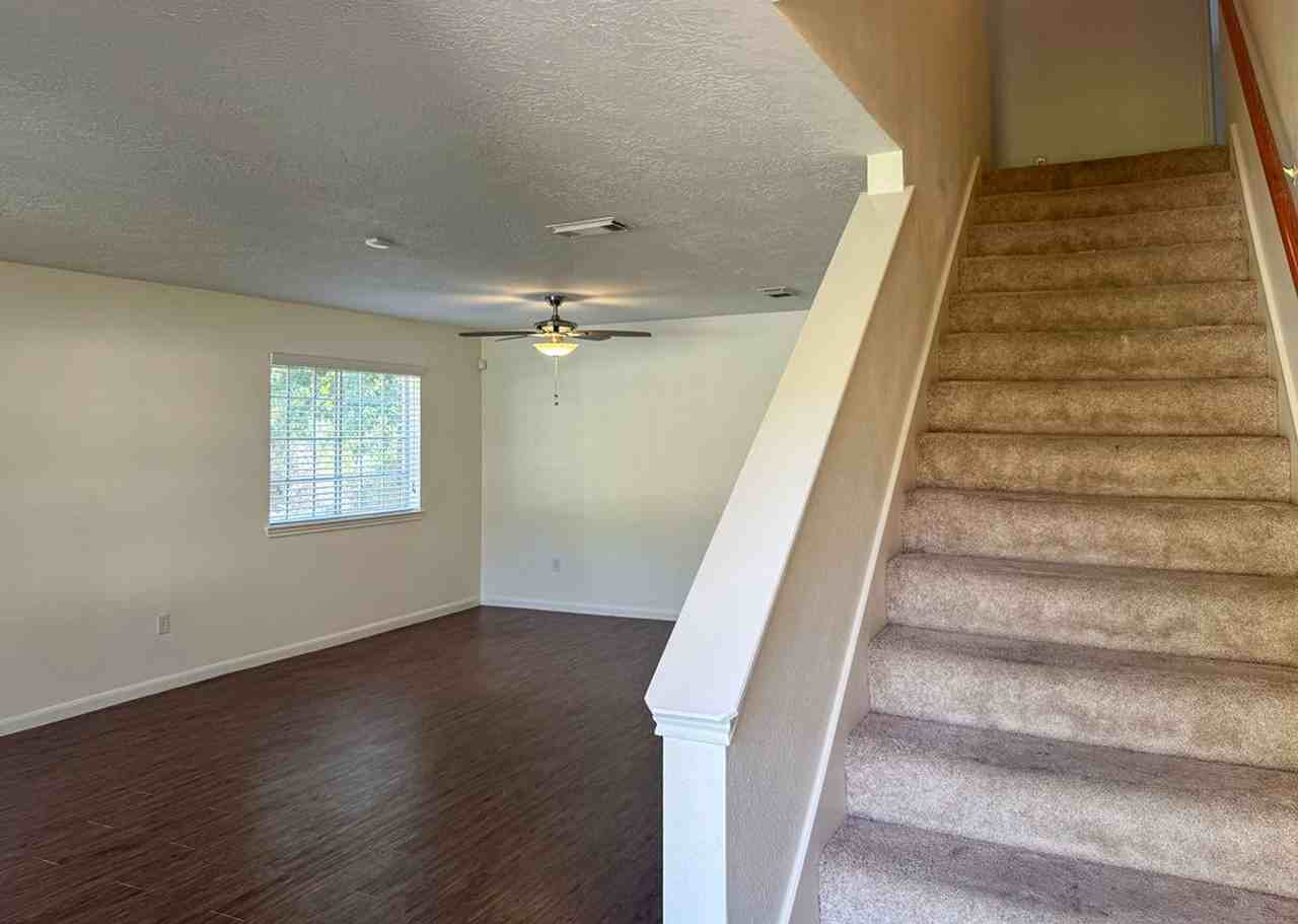 302 Inverness St - Photo 3 of 21