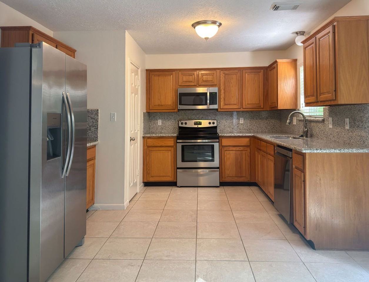 302 Inverness St - Photo 5 of 21