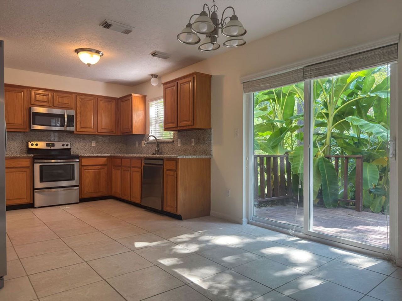 302 Inverness St - Photo 6 of 21