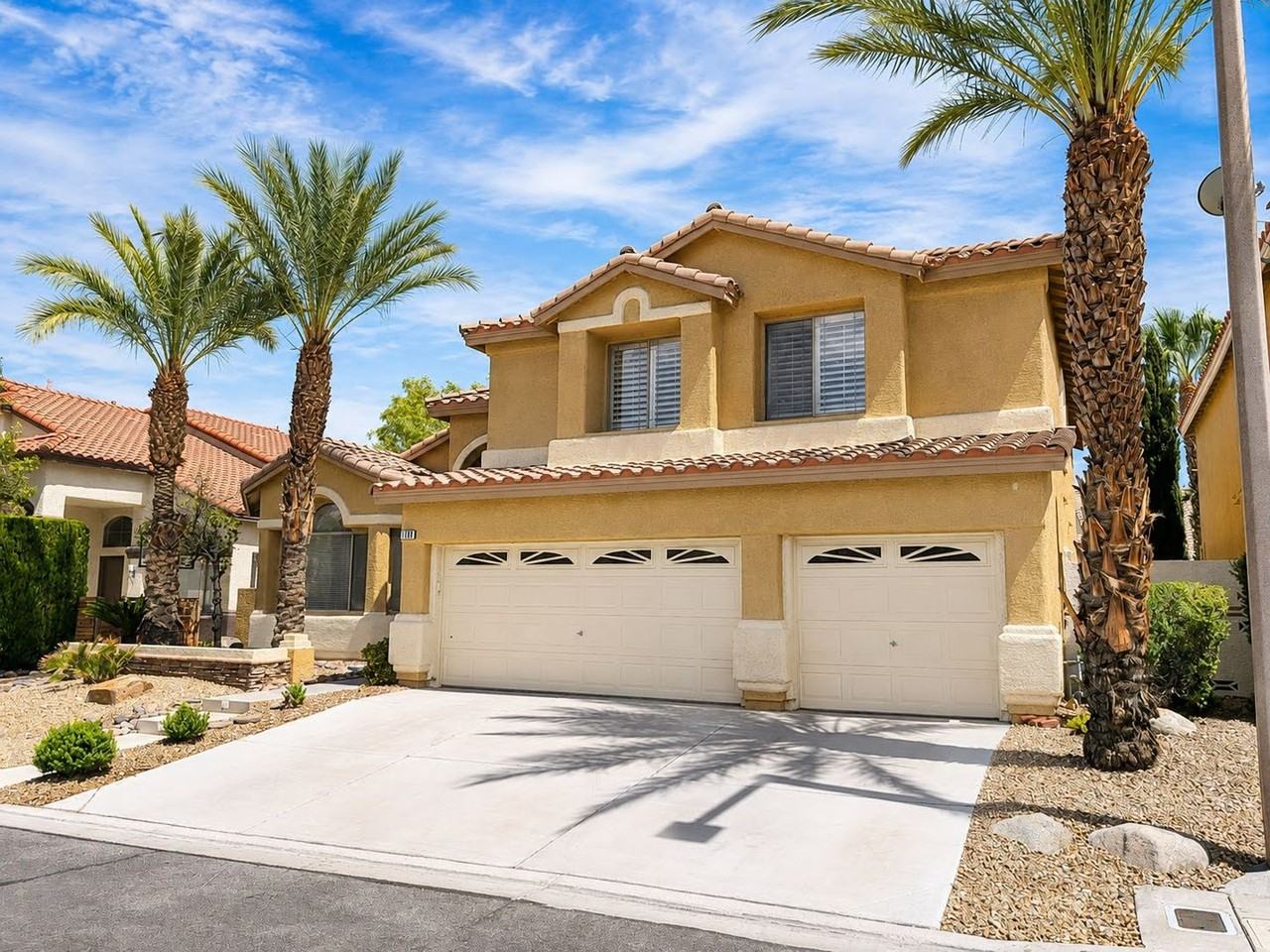 1108 Ventura Hills St - Photo 2 of 40