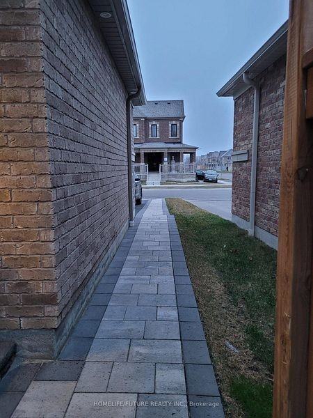 68 Maskell Crescent - Photo 2 of 10