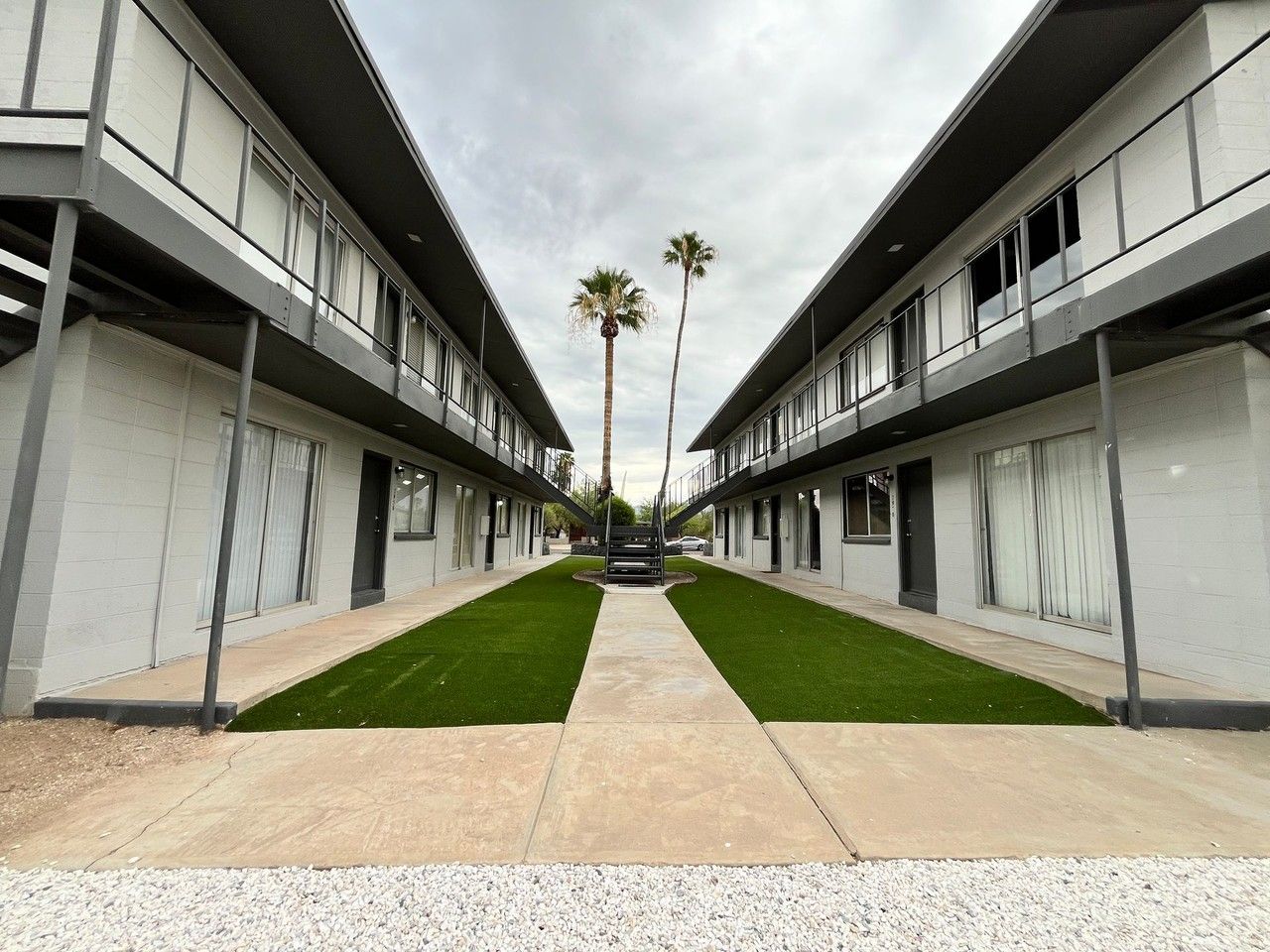 Sheraton Arms Apartments - Photo 4 of 18