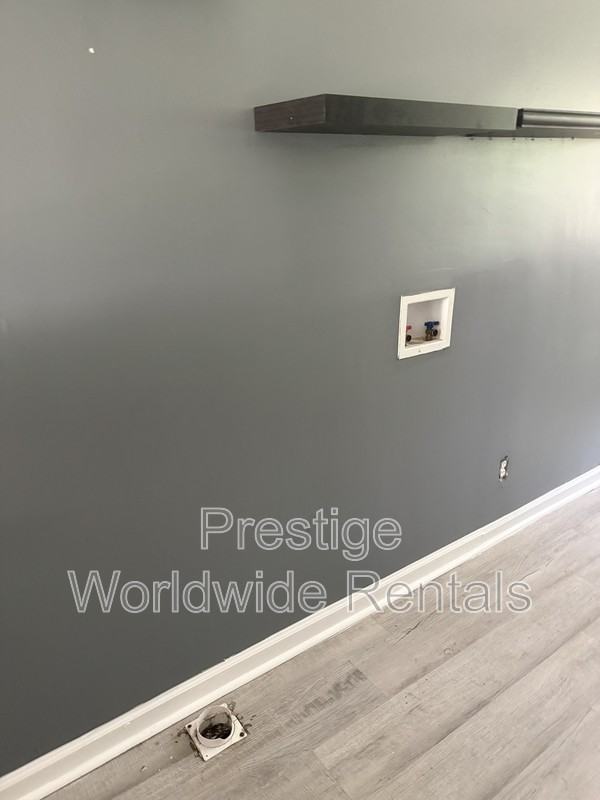 4125 Sandfort Rd - Photo 3 of 7