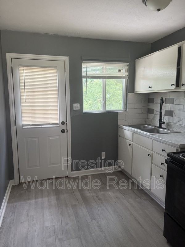 4125 Sandfort Rd - Photo 4 of 7