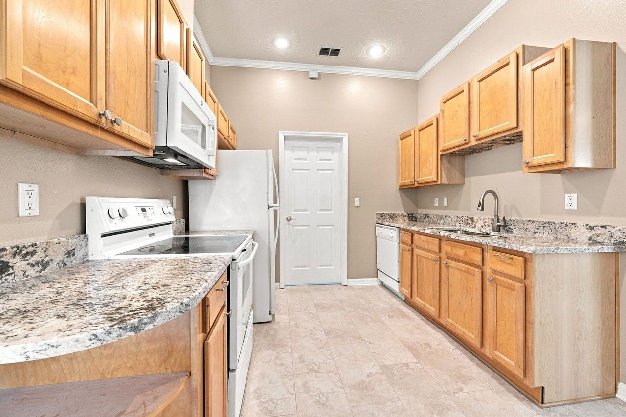 7505 Wimpole Dr - Photo 6 of 22