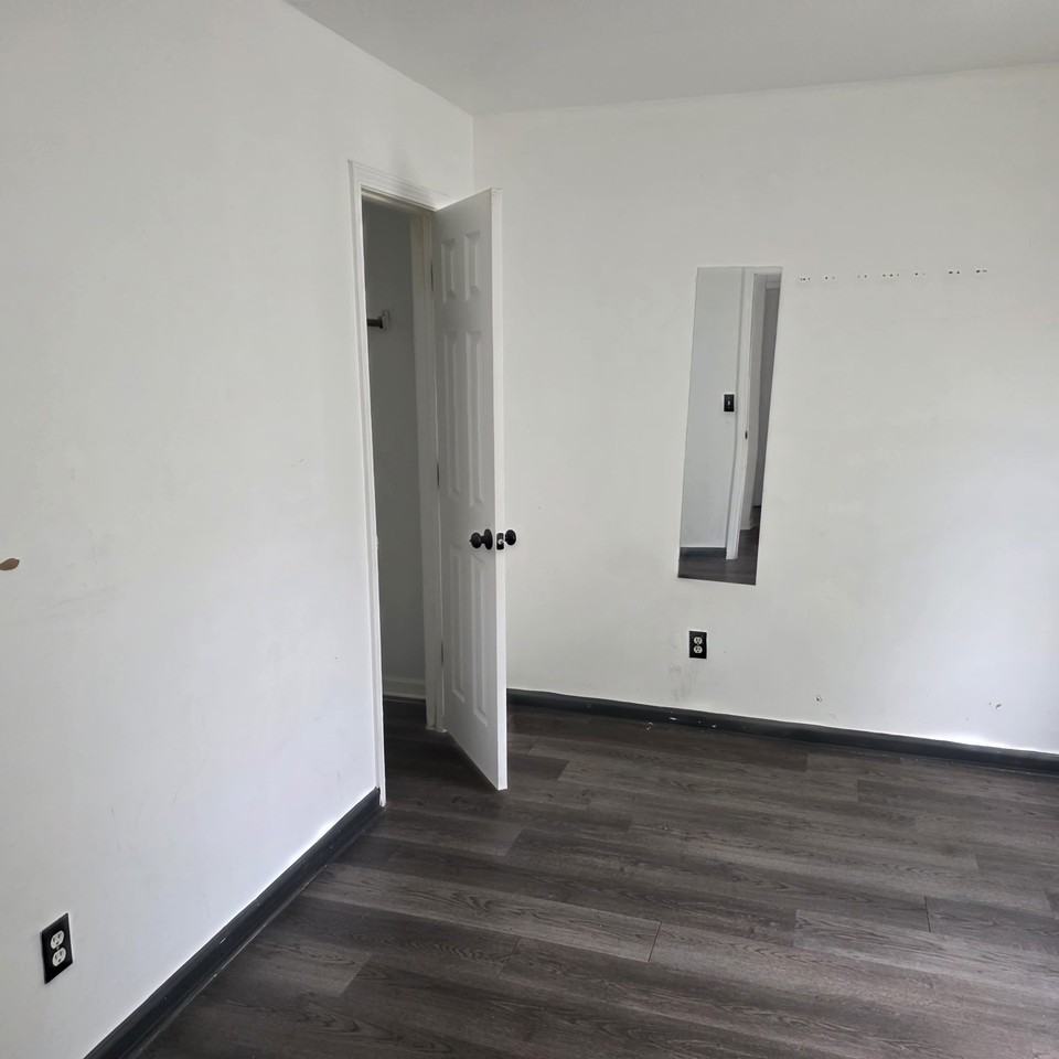 1020 Mcarthur Ave - Photo 2 of 5