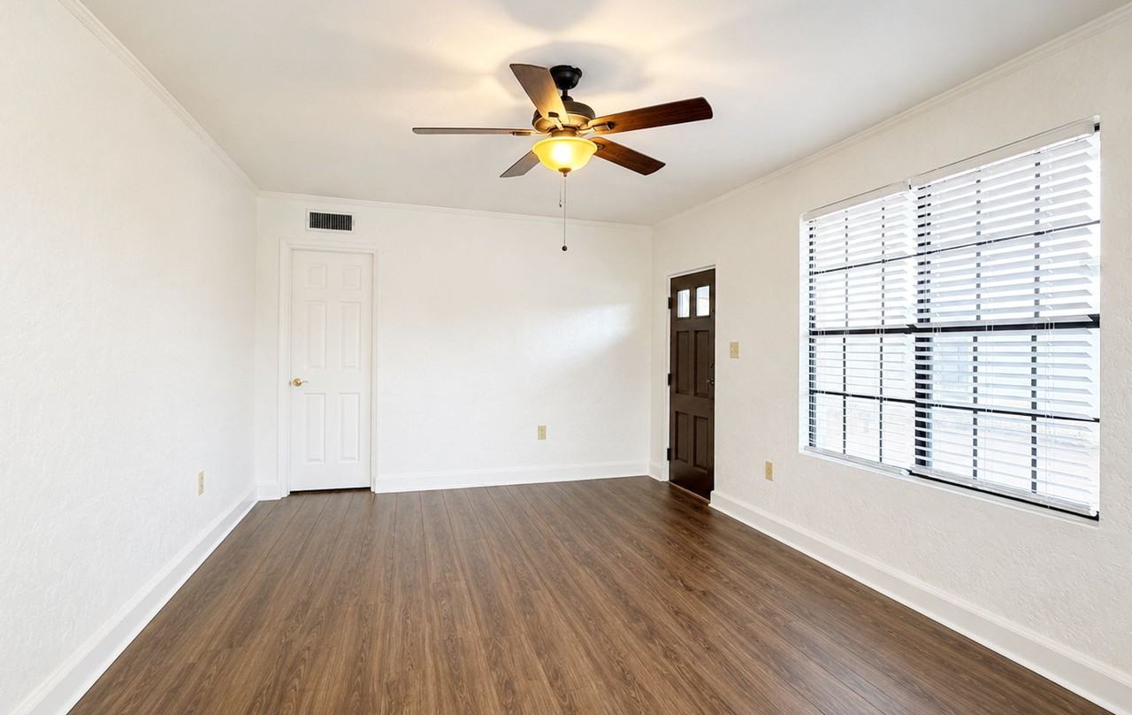 2959 Greenwood Dr - Photo 2 of 11
