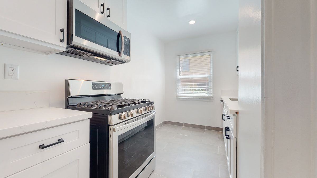 3368 Rowena Ave Los Angeles - Photo 3 of 32