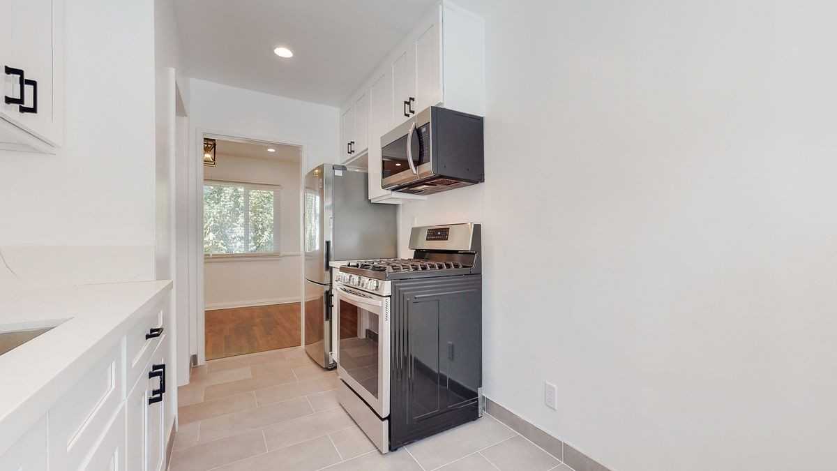 3368 Rowena Ave Los Angeles - Photo 5 of 32