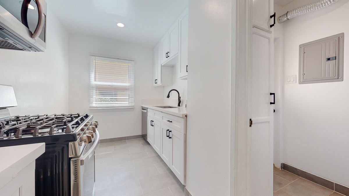3368 Rowena Ave Los Angeles - Photo 7 of 32