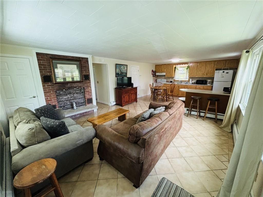 64 Hemlock Ave - Photo 2 of 16