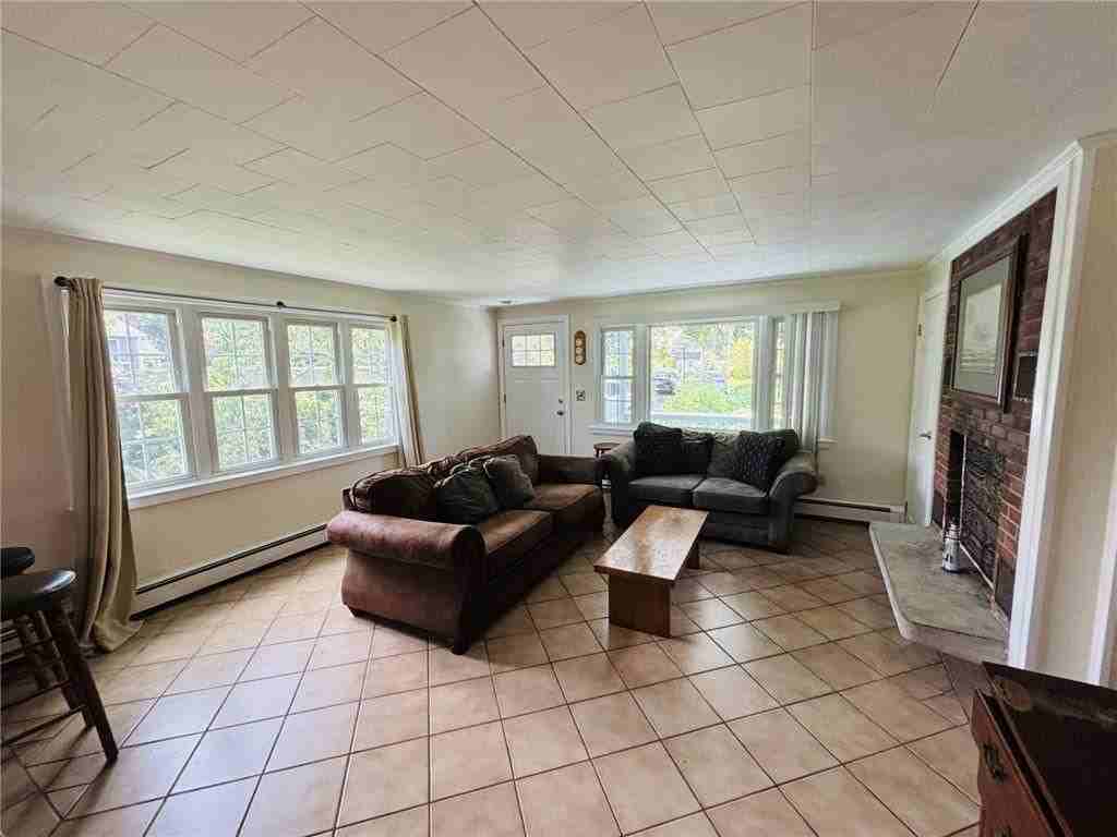 64 Hemlock Ave - Photo 4 of 16