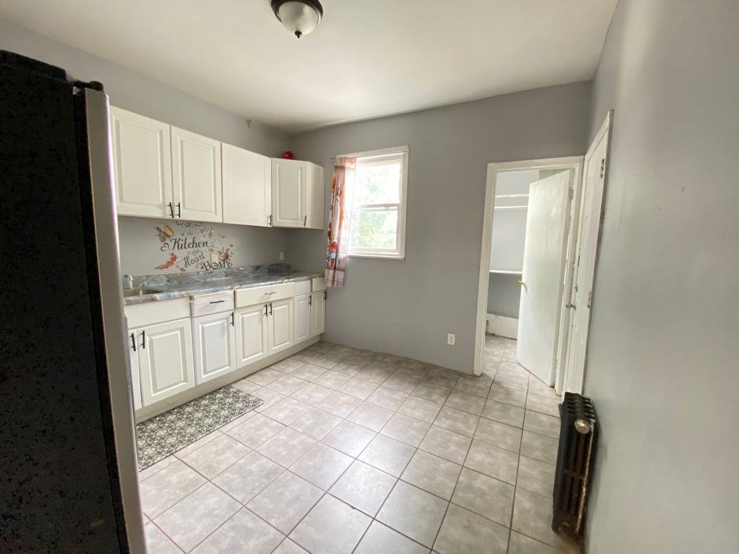 56 Newton Pl ##1 - Photo 5 of 9