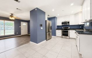 featured image of 536 Fontainbleau Dr