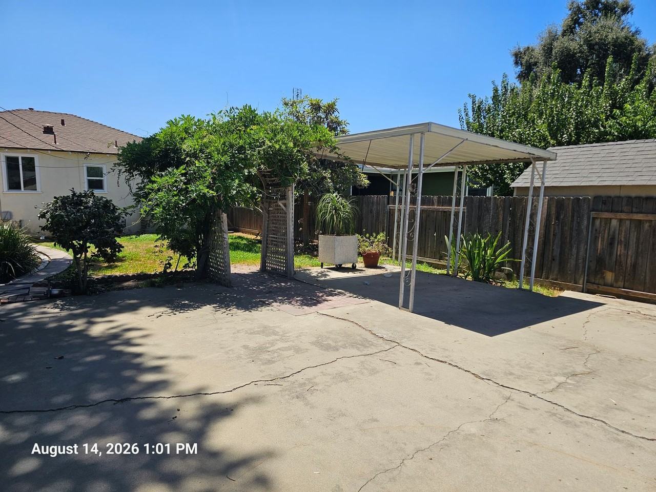 748 E San Joaquin Ave - Photo 2 of 8