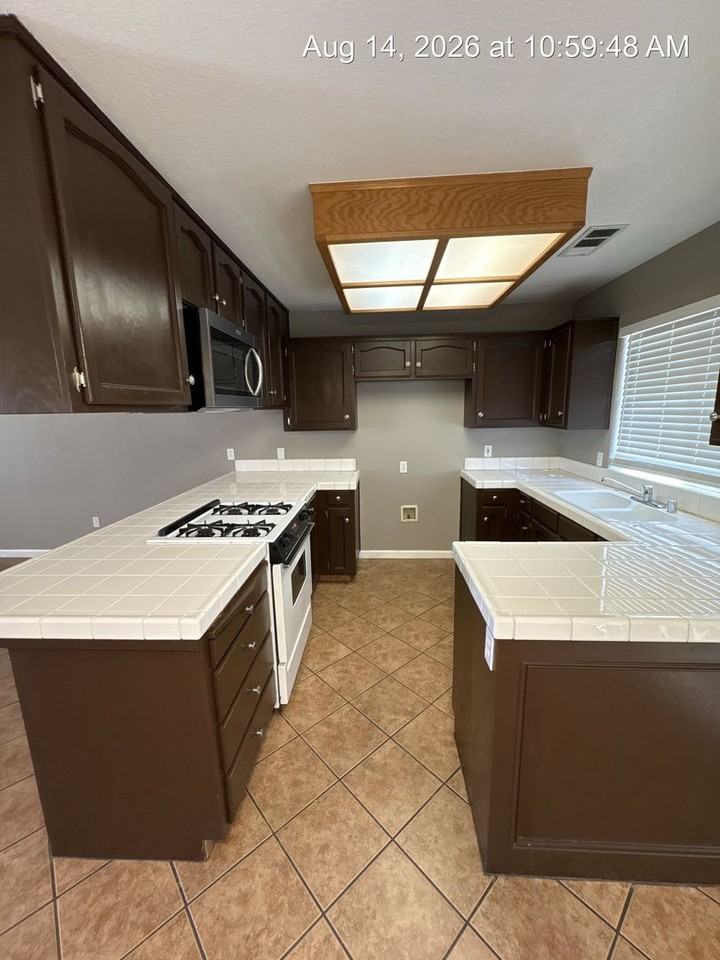 3021 W Loyola Ct - Photo 7 of 21