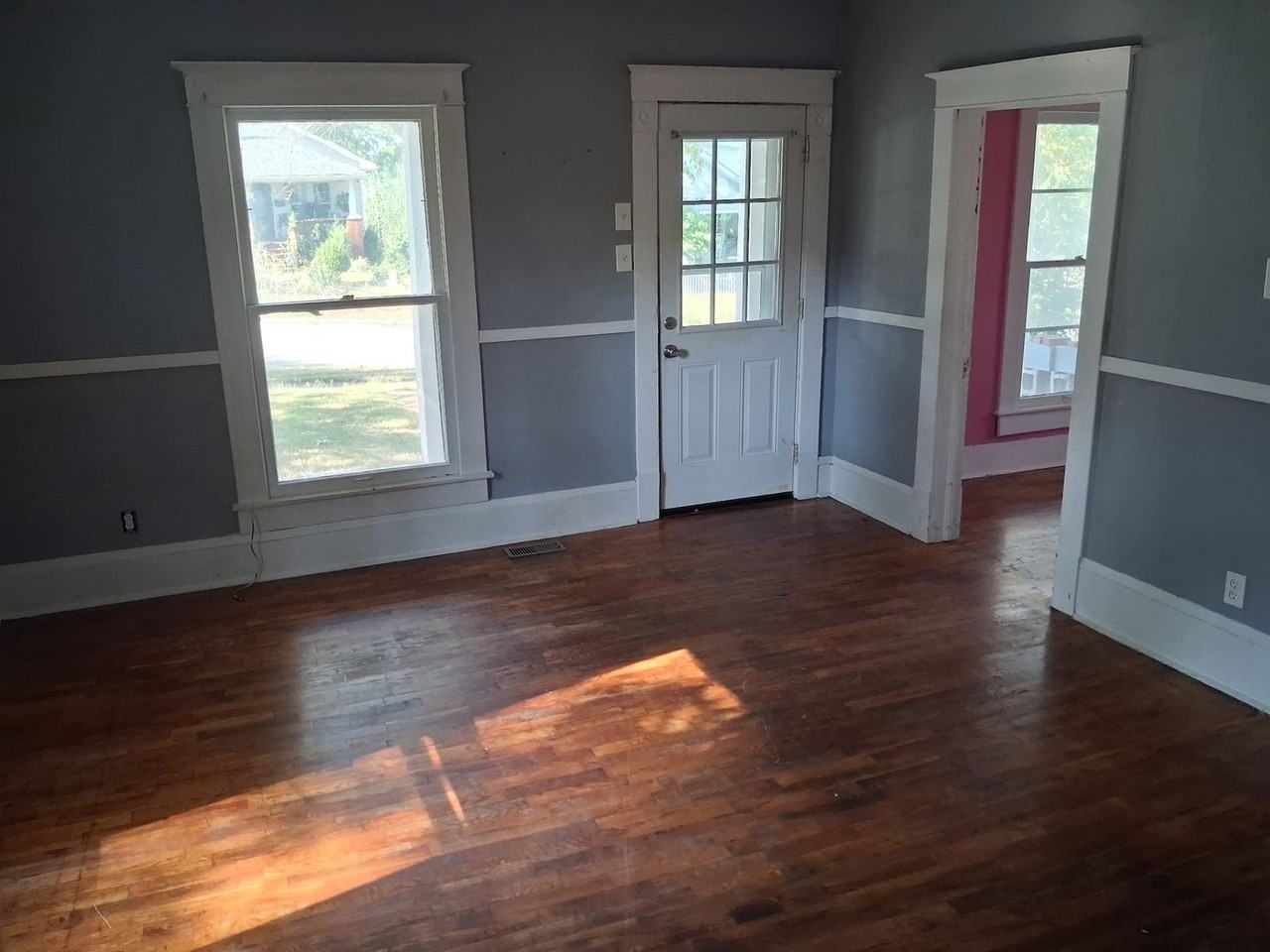 422 E Sycamore St - Photo 3 of 8