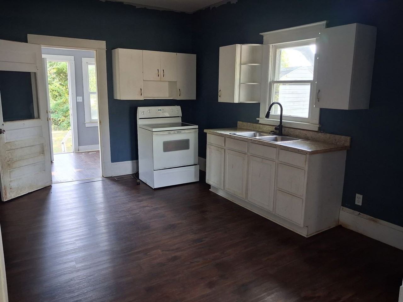 422 E Sycamore St - Photo 4 of 8