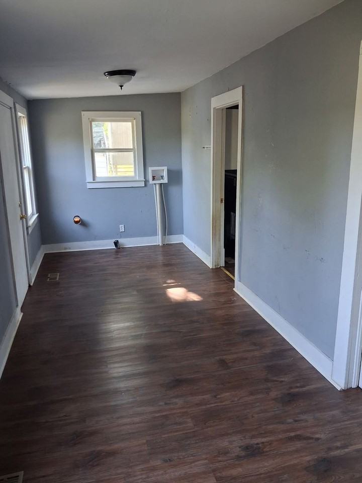 422 E Sycamore St - Photo 5 of 8