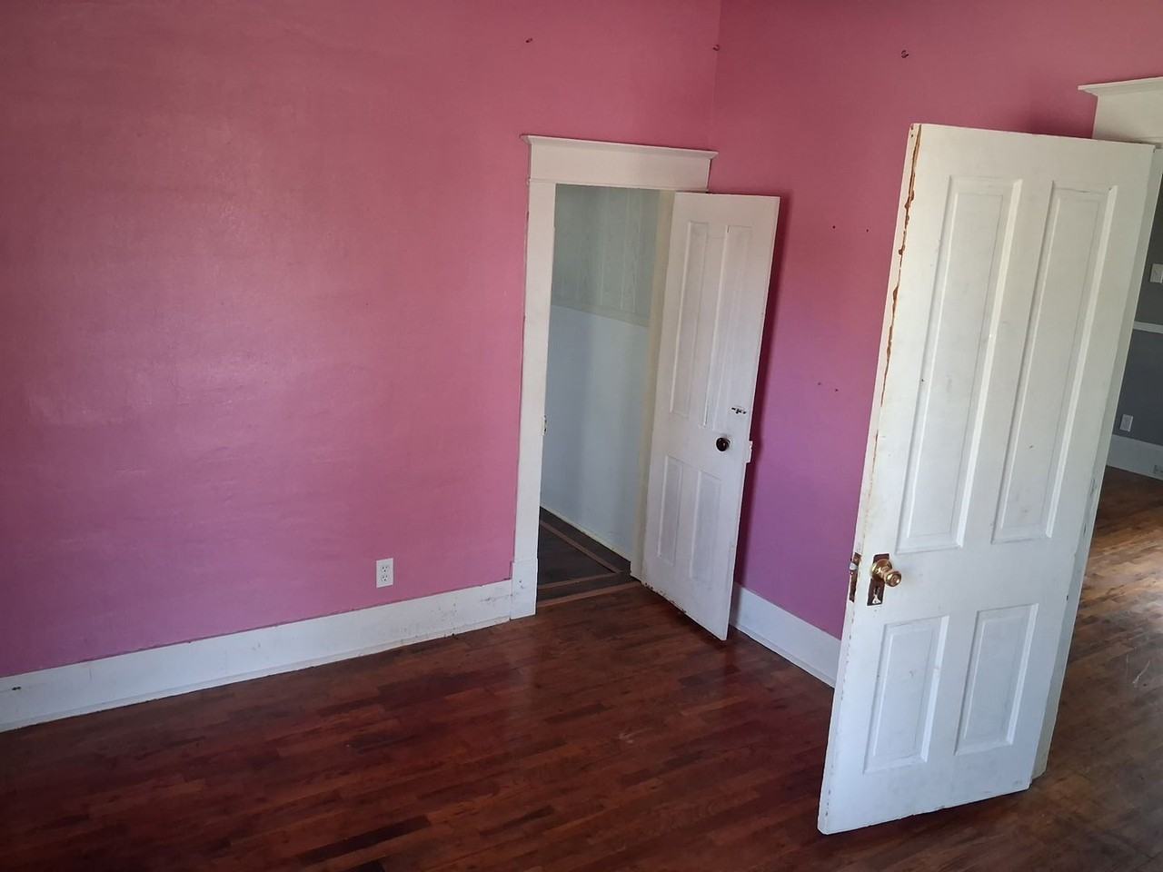 422 E Sycamore St - Photo 7 of 8
