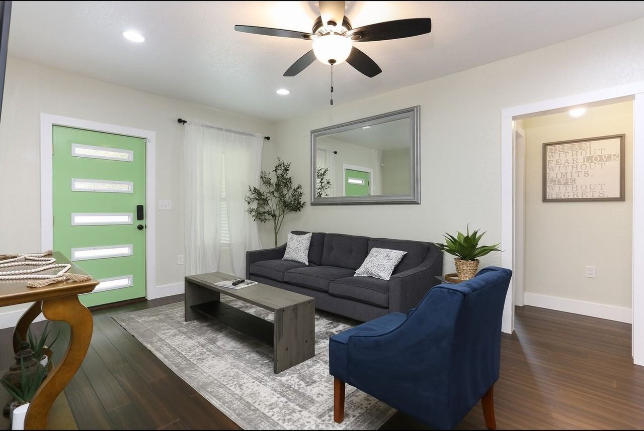 1226 Lamar St - Photo 2 of 31