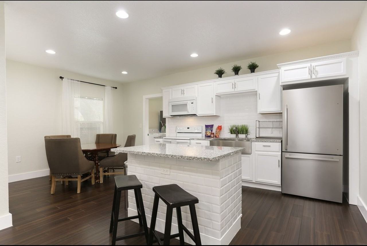 1226 Lamar St - Photo 3 of 31