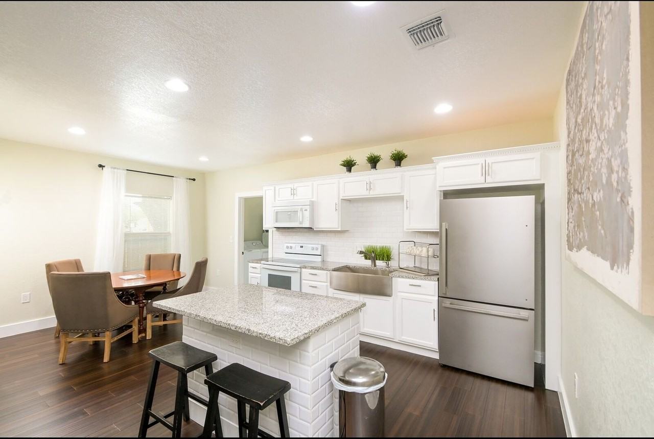 1226 Lamar St - Photo 4 of 31