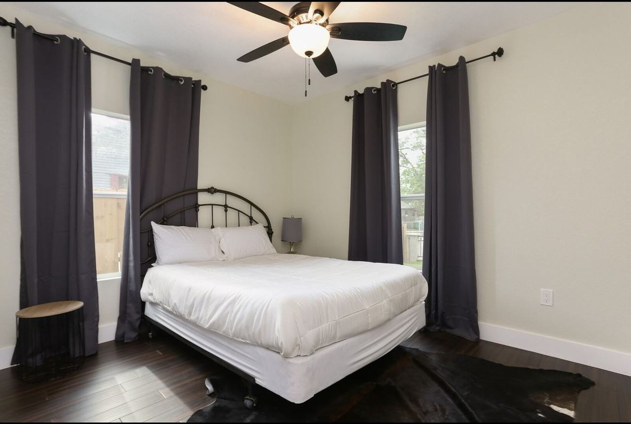 1226 Lamar St - Photo 6 of 31