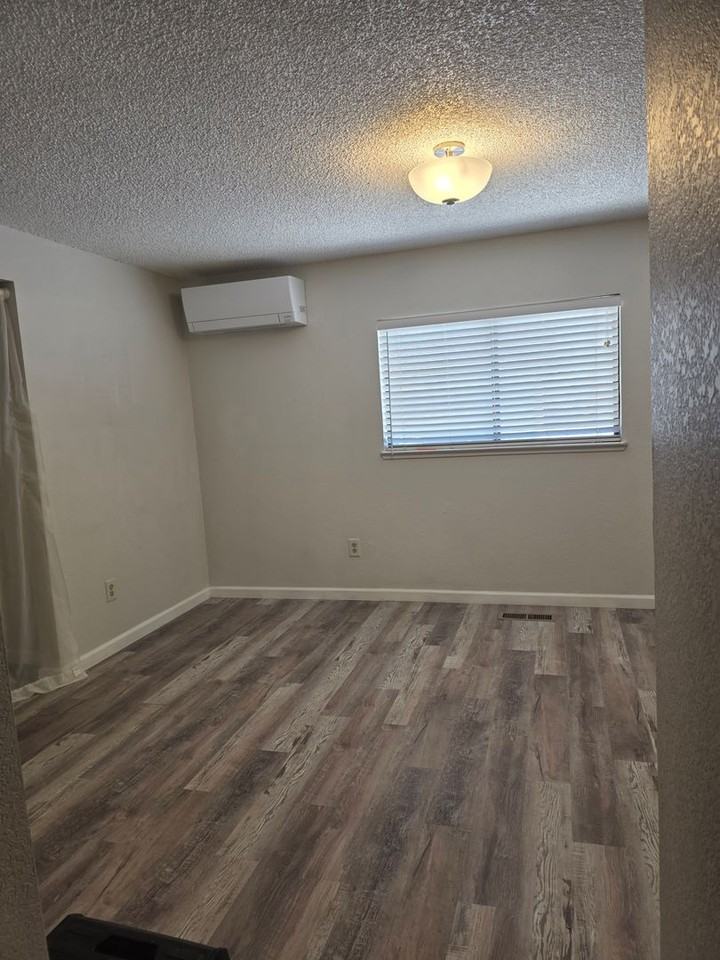 1352 Kimmerling Rd - Photo 6 of 7
