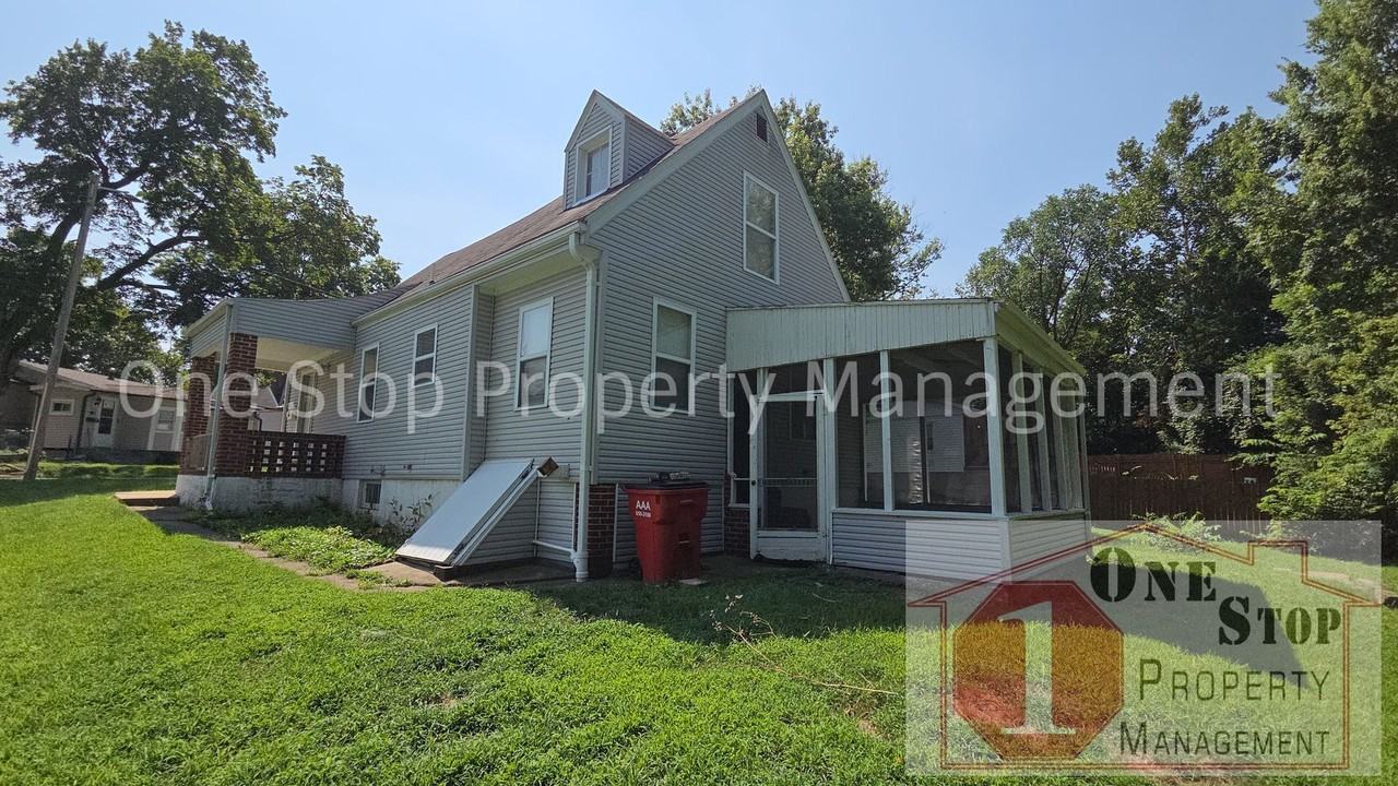 606 S Fairview Ave - Photo 2 of 23