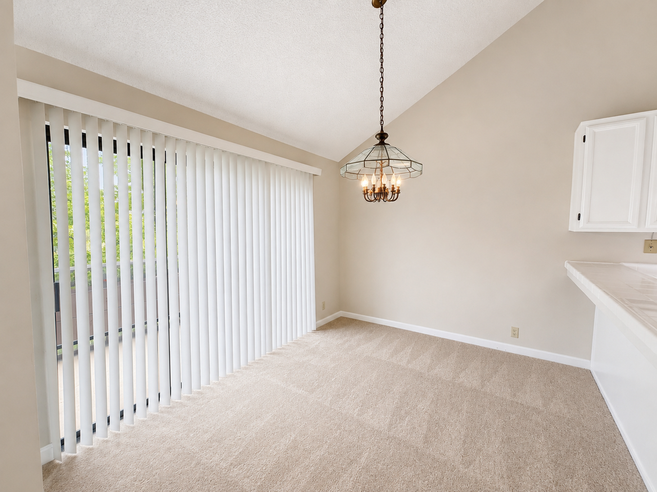 39015 Walnut Ter - Photo 5 of 16