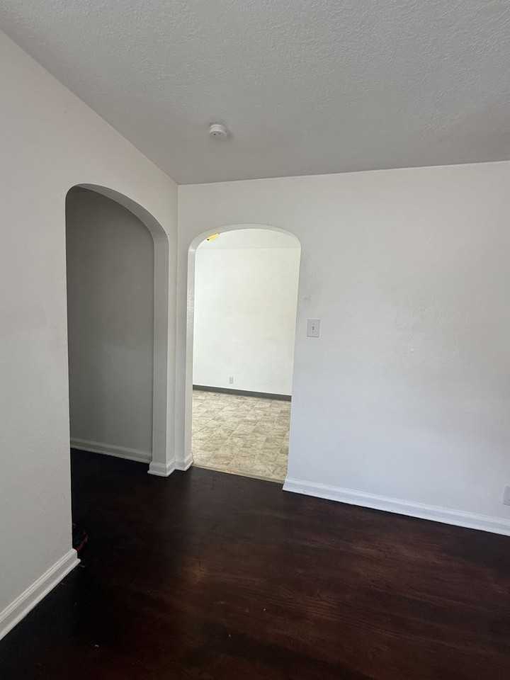 428 S 10th Ave #A - Photo 6 of 25