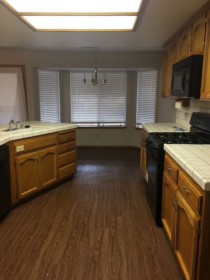 410 E Wilson Ave - Photo 4 of 15