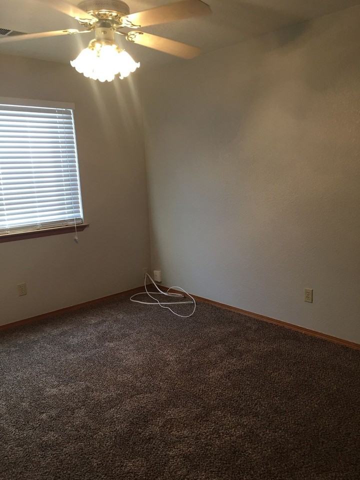 410 E Wilson Ave - Photo 6 of 15