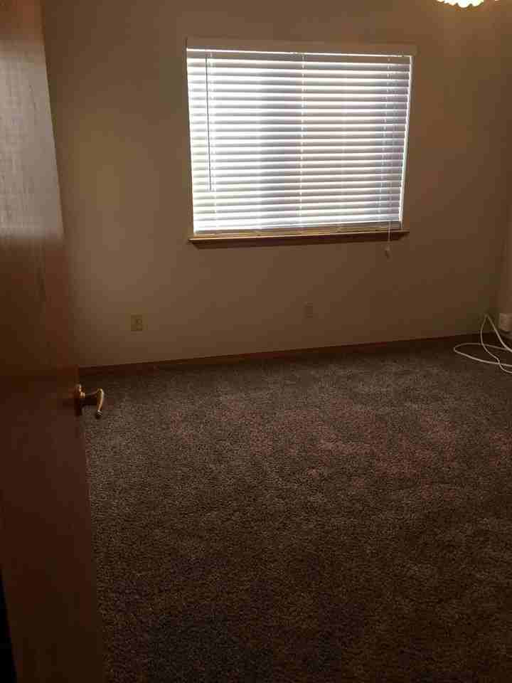 410 E Wilson Ave - Photo 7 of 15