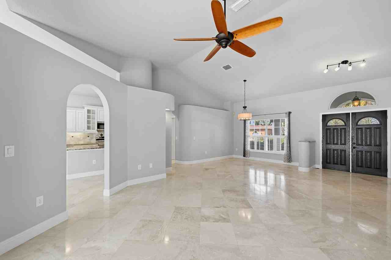 501 Manisha Pl - Photo 4 of 47