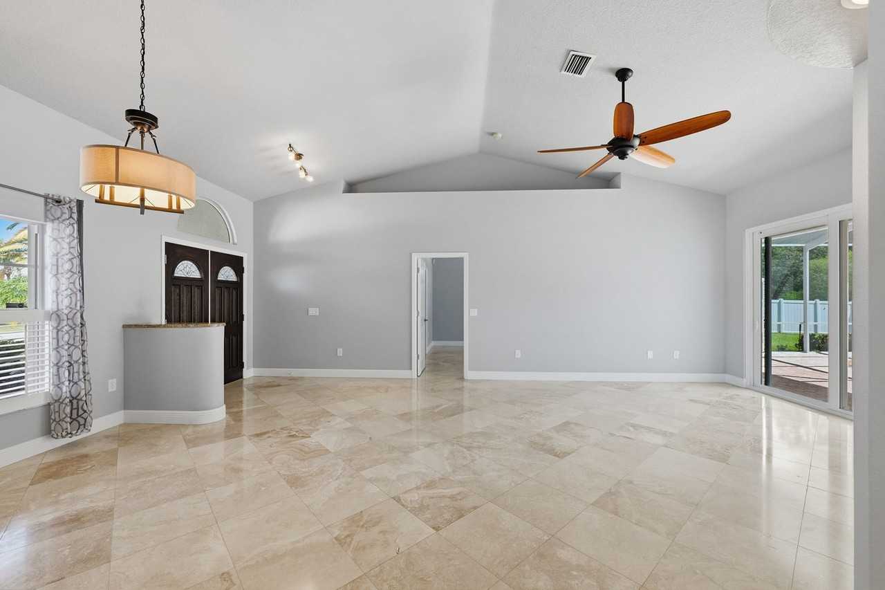 501 Manisha Pl - Photo 5 of 47