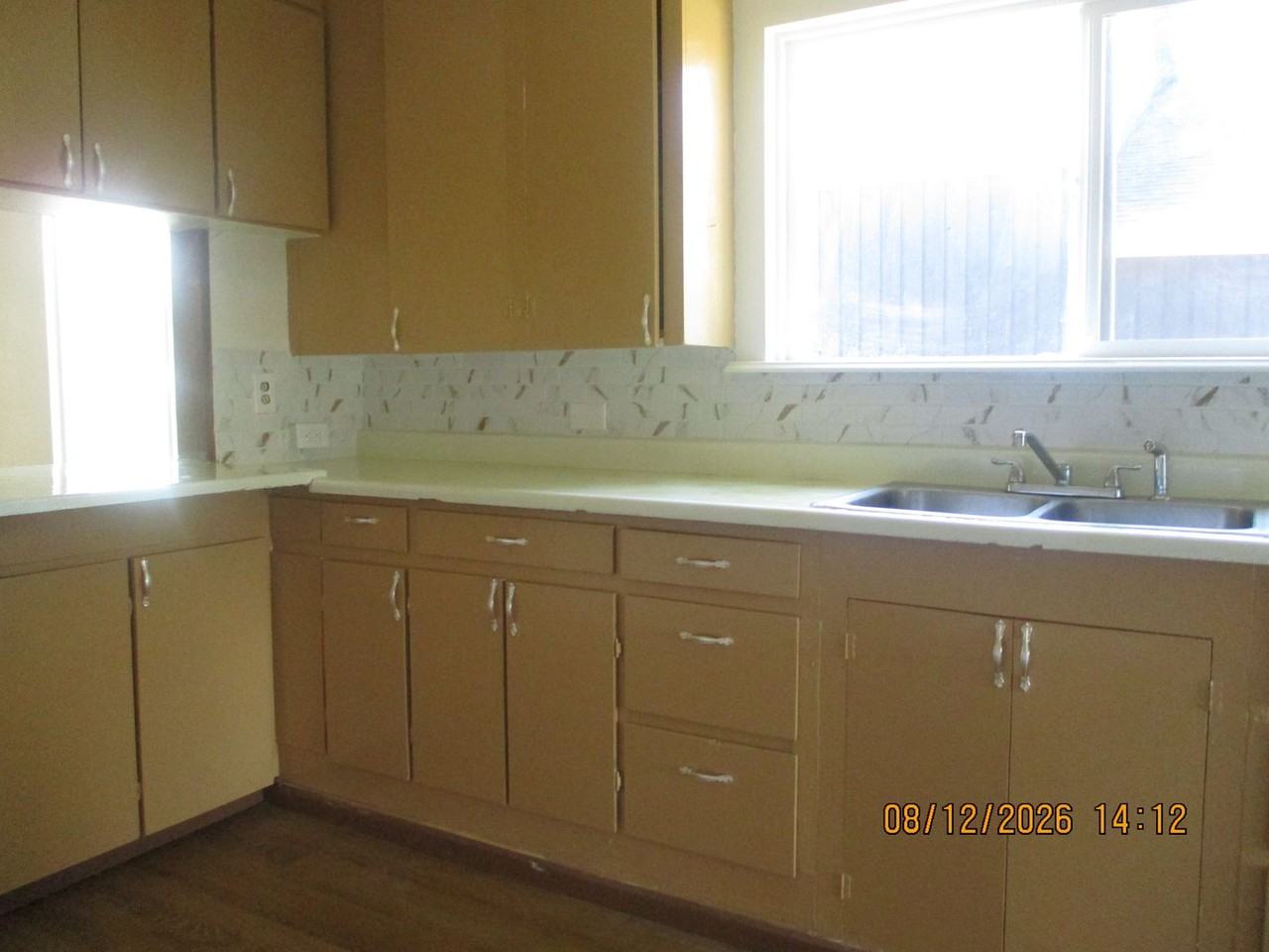 1227 Chenault Ave - Photo 2 of 13