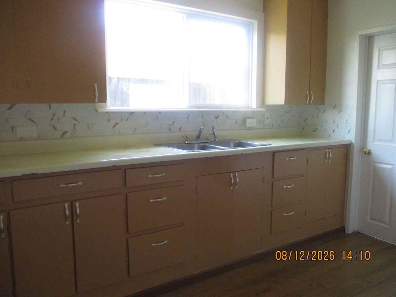 1227 Chenault Ave - Photo 5 of 13