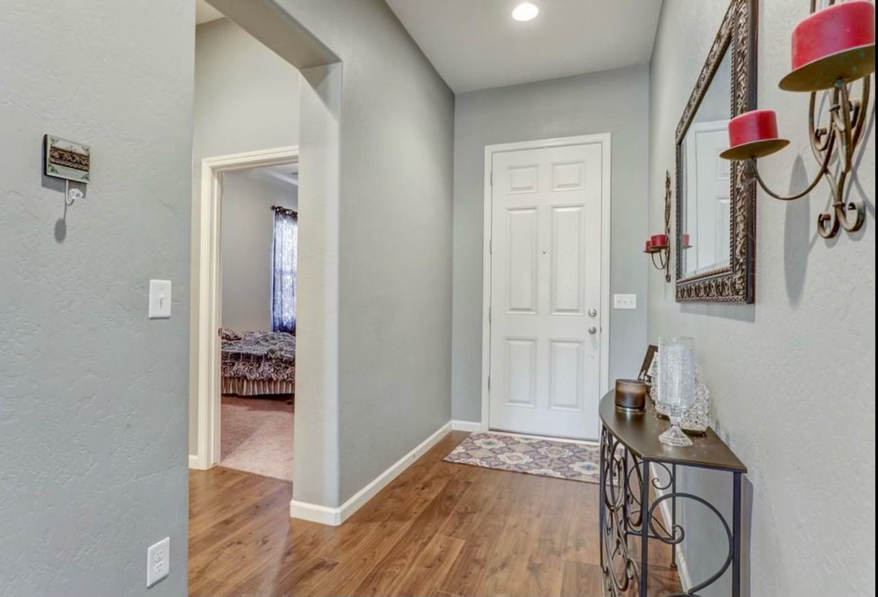 2525 W Connelly Ave - Photo 4 of 25