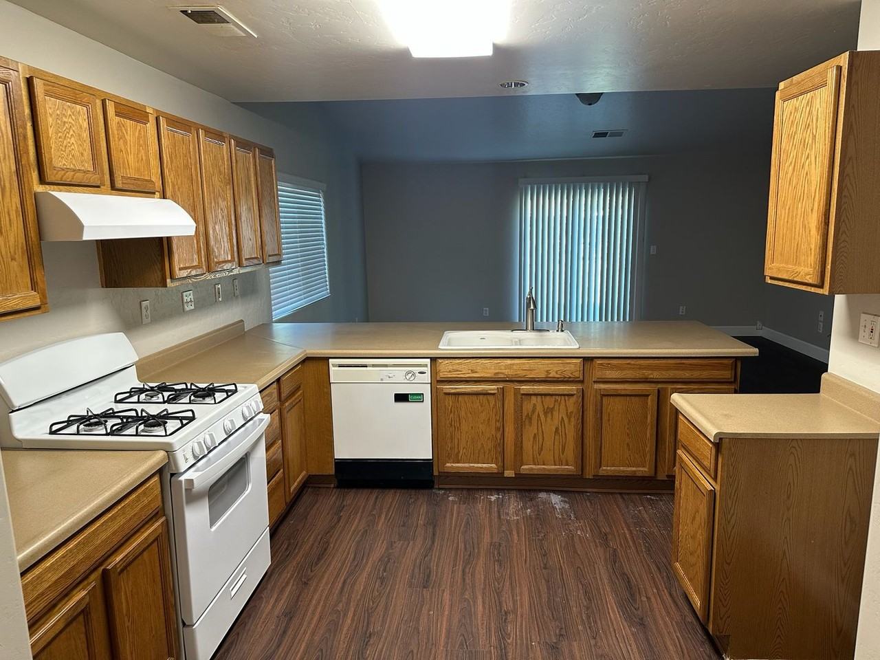 4117 S Crenshaw St - Photo 3 of 17