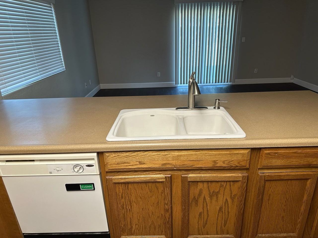 4117 S Crenshaw St - Photo 4 of 17