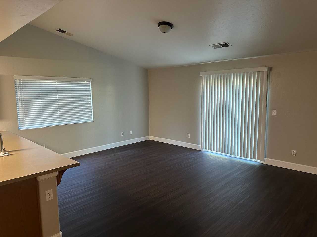 4117 S Crenshaw St - Photo 5 of 17